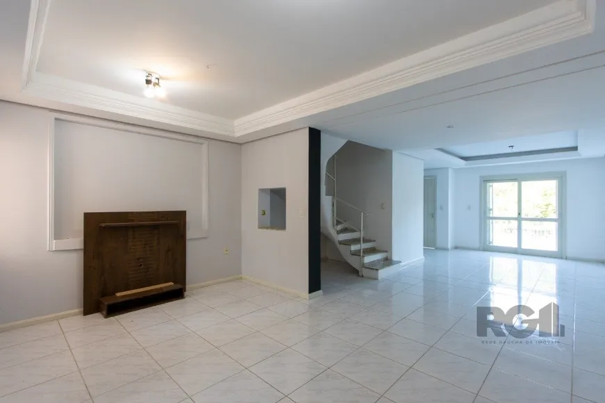 Foto 1 de Casa com 3 Quartos à venda, 224m² em Espiríto Santo, Porto Alegre