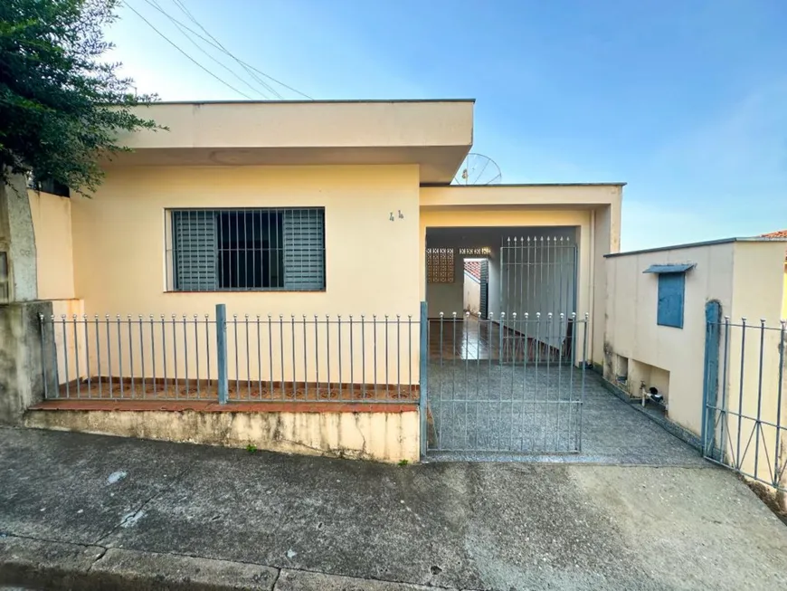 Foto 1 de Casa com 2 Quartos à venda, 101m² em Centro, Socorro