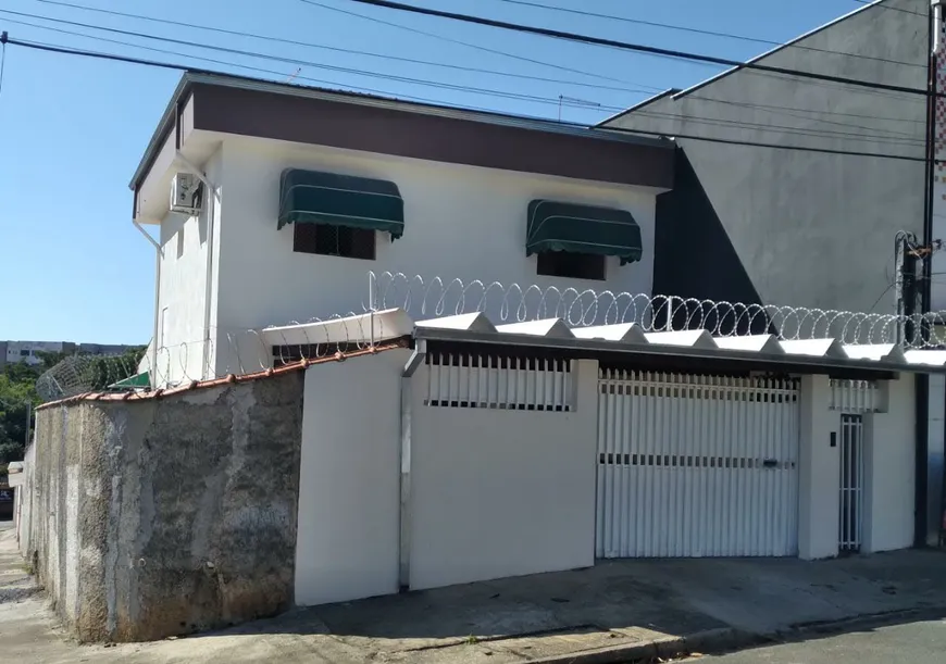 Foto 1 de Sobrado com 3 Quartos à venda, 230m² em Cajuru do Sul, Sorocaba
