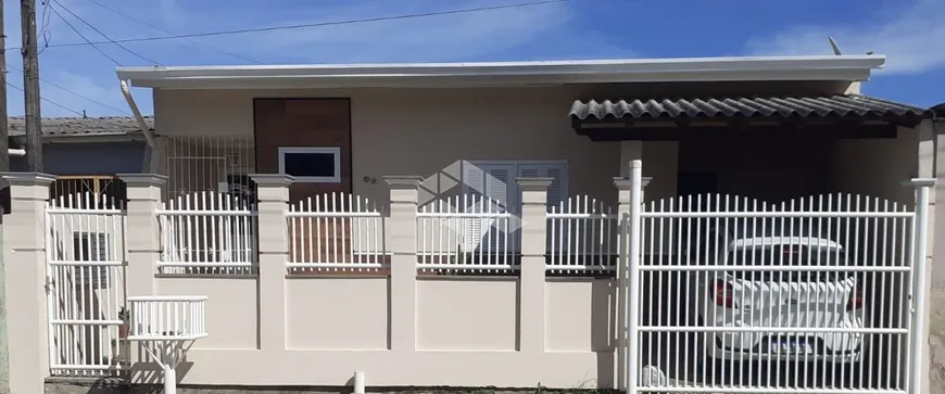 Foto 1 de Casa com 3 Quartos à venda, 150m² em Guajuviras, Canoas