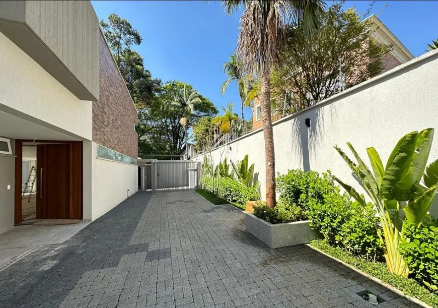 Foto 1 de Casa de Condomínio com 3 Quartos à venda, 472m² em Jardim dos Estados, São Paulo