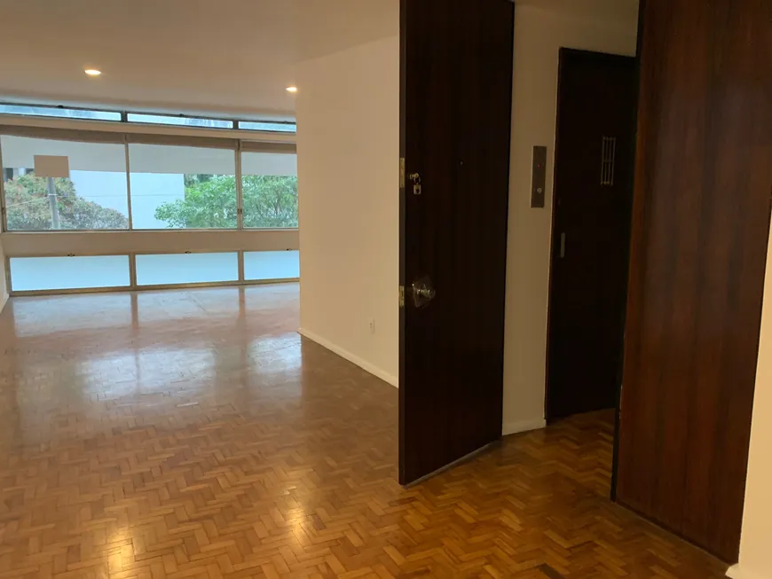 Foto 1 de Apartamento com 3 Quartos para alugar, 194m² em Jardim América, São Paulo