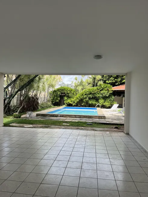 Foto 1 de Casa de Condomínio com 5 Quartos para venda ou aluguel, 590m² em Candelária, Natal