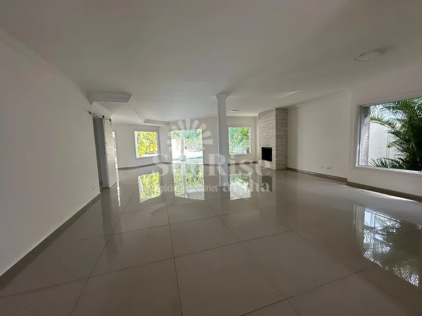 Foto 1 de Casa com 4 Quartos para alugar, 430m² em Alphaville Residencial Um, Barueri