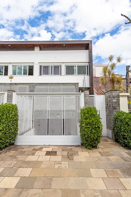 Foto 1 de Casa com 3 Quartos à venda, 426m² em Chácara das Pedras, Porto Alegre