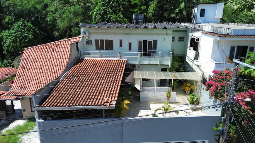 Foto 1 de Casa com 8 Quartos à venda, 200m² em Cabeçudas, Itajaí