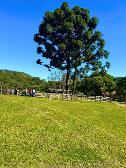 Foto 1 de Lote/Terreno à venda, 1000m² em Centro, Alumínio