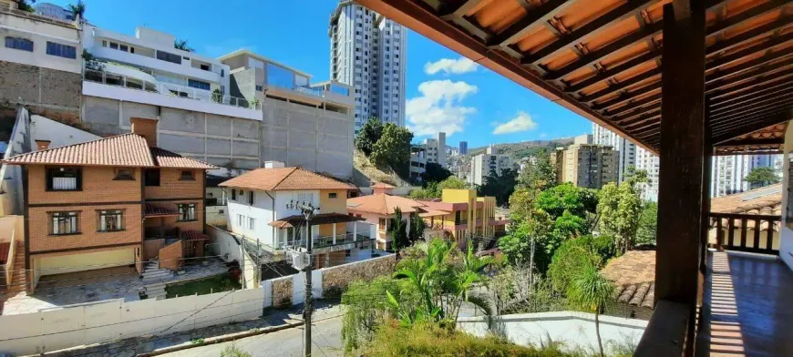 Foto 1 de Casa com 4 Quartos à venda, 384m² em São Bento, Belo Horizonte