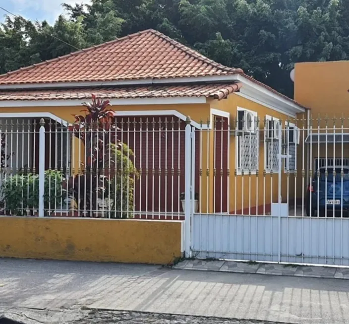 Foto 1 de Casa com 3 Quartos à venda, 207m² em Senador Vasconcelos, Rio de Janeiro