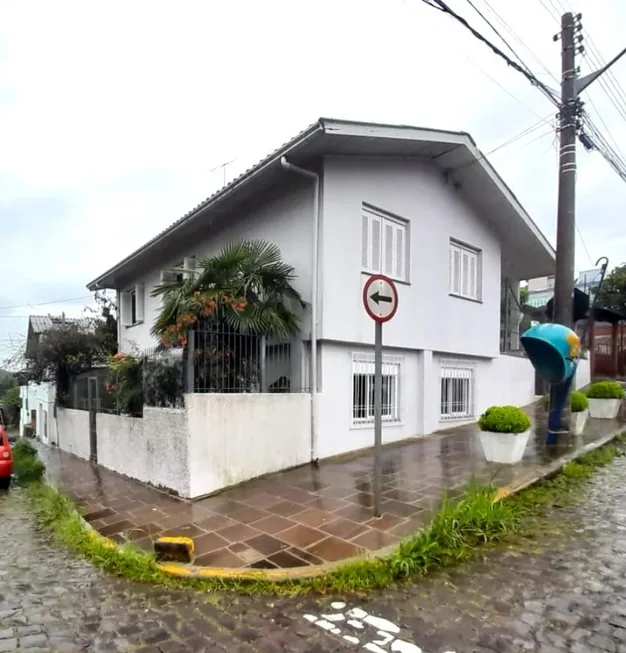 Foto 1 de Casa com 5 Quartos à venda, 140m² em Rio Branco, Caxias do Sul