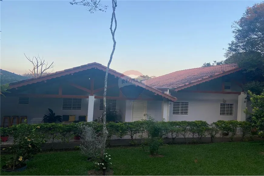 Foto 1 de Fazenda/Sítio com 4 Quartos à venda, 343m² em Pirucaia, Mairiporã