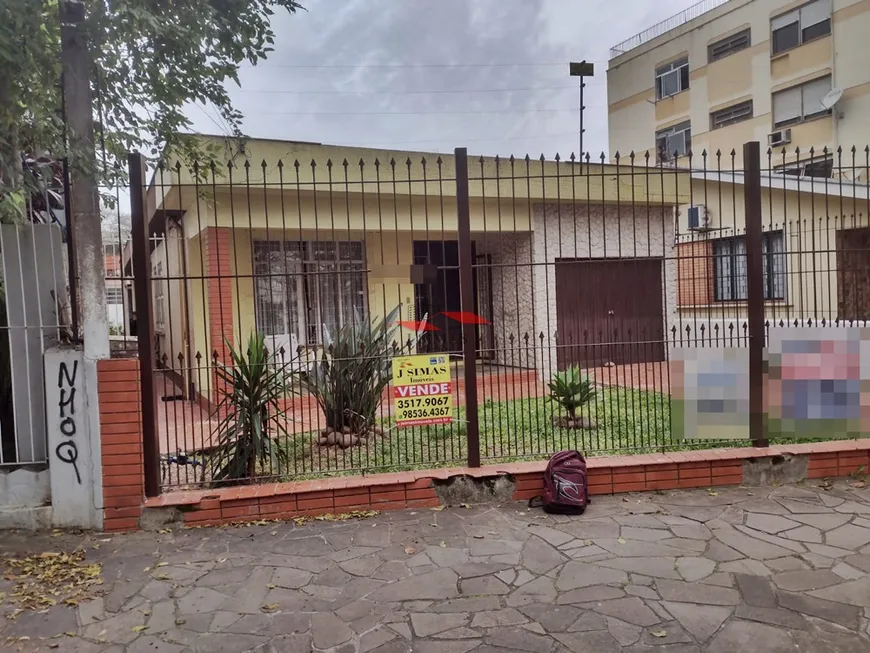 Foto 1 de Casa com 3 Quartos à venda, 130m² em Passo da Areia, Porto Alegre