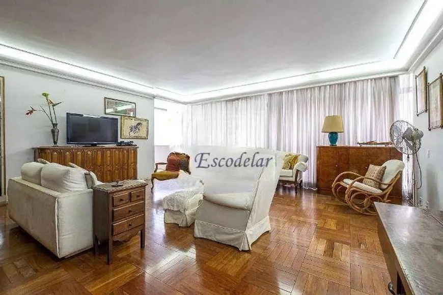Foto 1 de Apartamento com 3 Quartos para alugar, 240m² em Cerqueira César, São Paulo