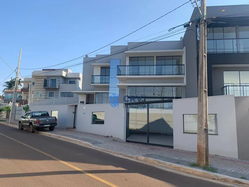 Foto 1 de Sobrado com 3 Quartos à venda, 204m² em Universitário, Londrina