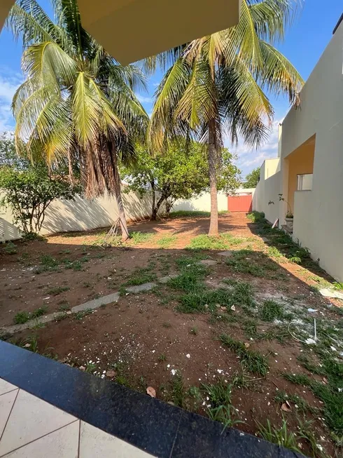 Foto 1 de Sobrado com 5 Quartos para venda ou aluguel, 500m² em Jardim Shangri La, Cuiabá