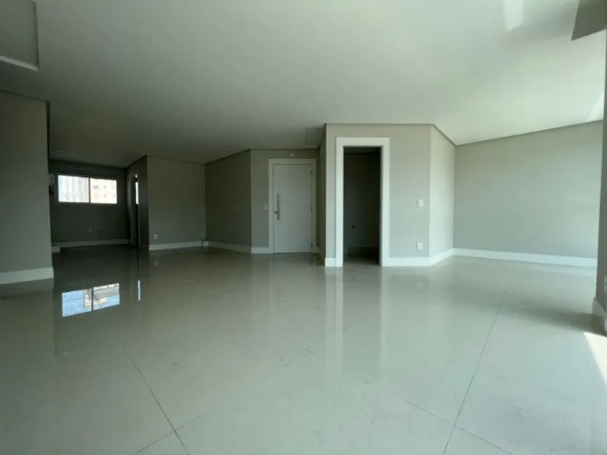 Foto 1 de Apartamento com 4 Quartos à venda, 129m² em Centro, Balneário Camboriú