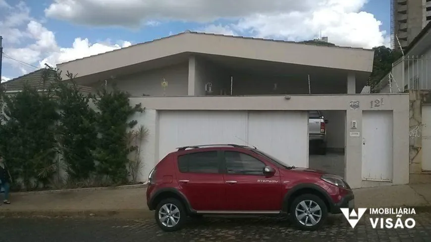 Foto 1 de Casa com 3 Quartos à venda, 400m² em Mercês, Uberaba