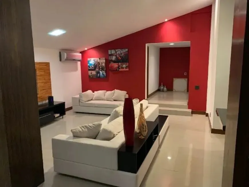 Foto 1 de Casa com 3 Quartos à venda, 410m² em Camboinhas, Niterói