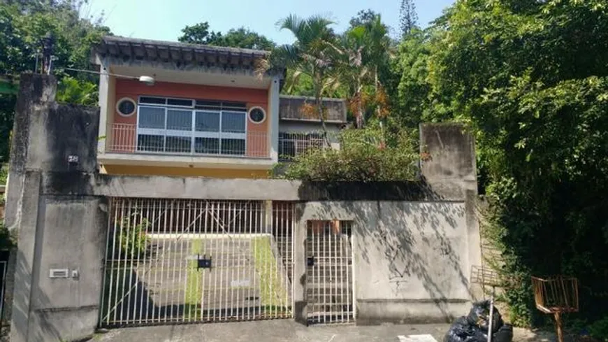 Foto 1 de Casa com 3 Quartos à venda, 249m² em  Vila Valqueire, Rio de Janeiro