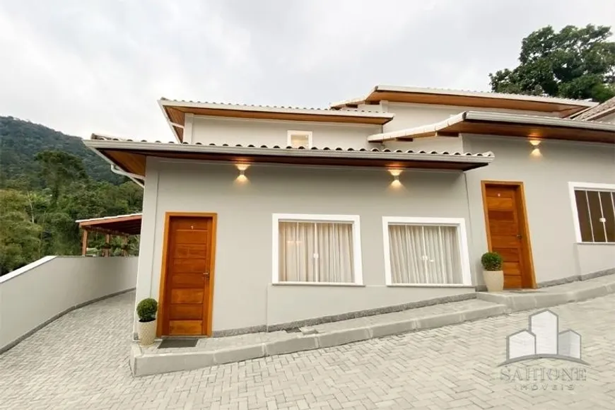 Foto 1 de Casa de Condomínio com 3 Quartos à venda, 133m² em Mosela, Petrópolis