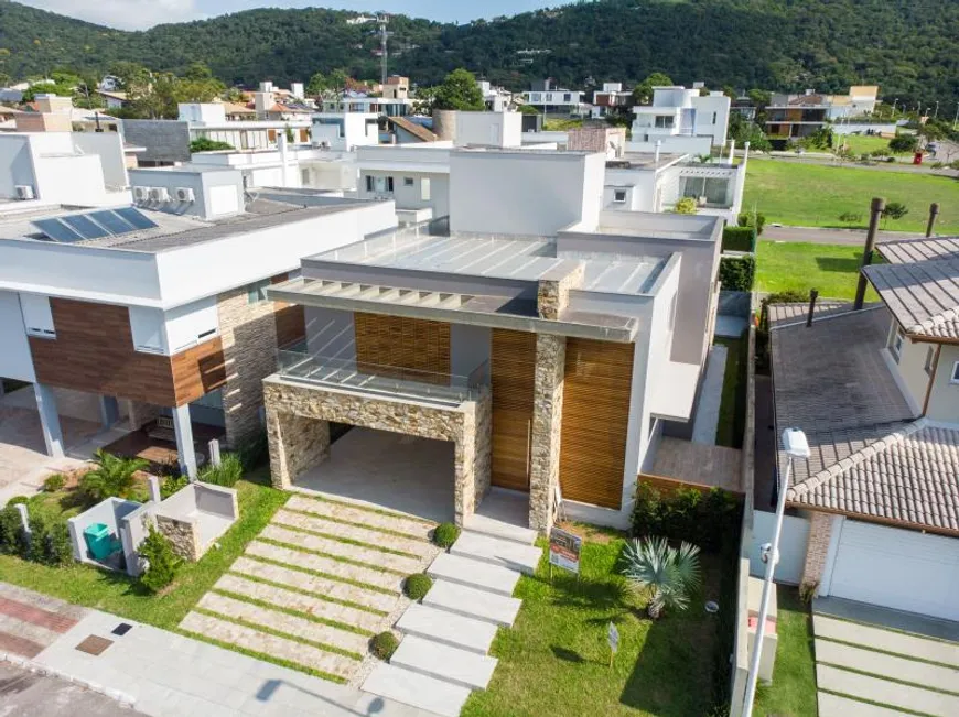 Foto 1 de Casa com 4 Quartos à venda, 398m² em Lagoa da Conceição, Florianópolis
