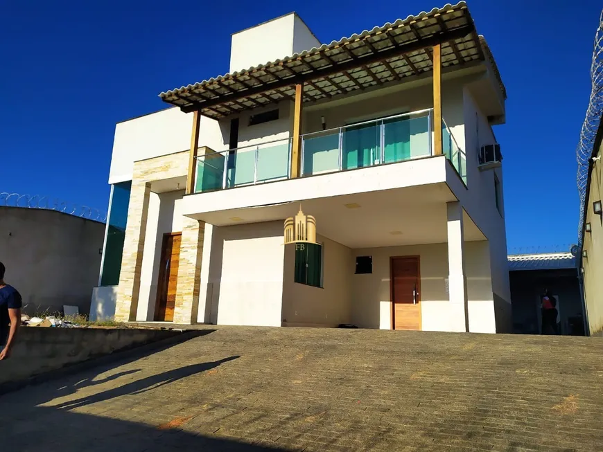 Foto 1 de Casa com 3 Quartos à venda, 450m² em Fernão Dias, Esmeraldas