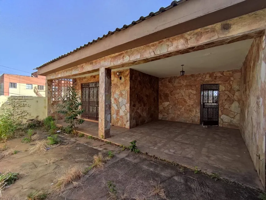 Foto 1 de Casa com 4 Quartos à venda, 327m² em Milionários, Belo Horizonte