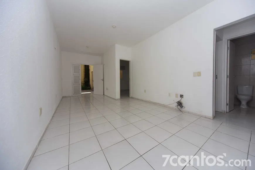 Foto 1 de Apartamento com 2 Quartos para alugar, 90m² em Parreão, Fortaleza