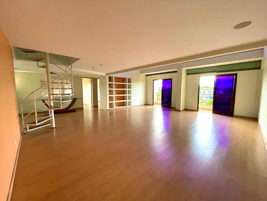 Foto 1 de Apartamento com 3 Quartos à venda, 234m² em Centro, Resende