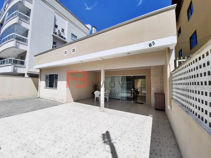 Foto 1 de Casa com 3 Quartos para alugar, 90m² em Bombas, Bombinhas