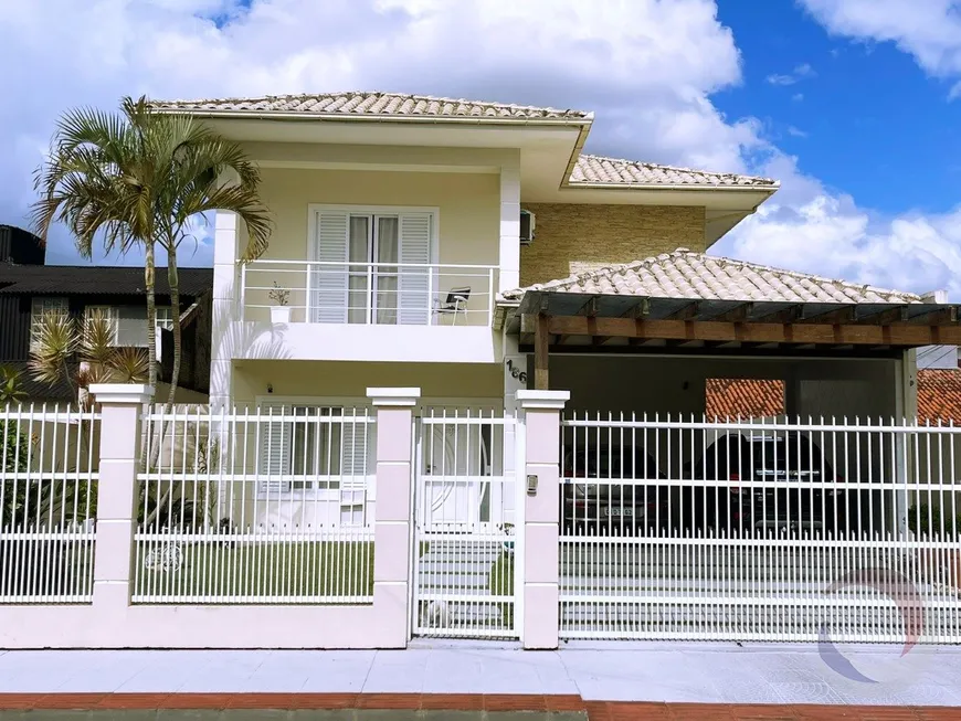 Foto 1 de Casa com 3 Quartos à venda, 227m² em Carianos, Florianópolis