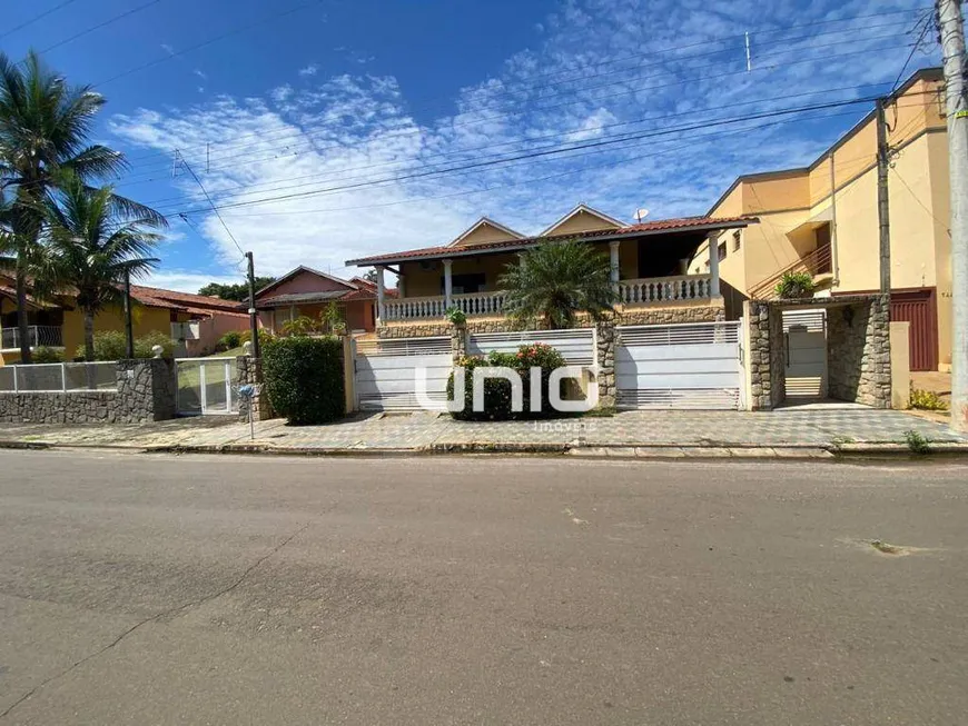 Foto 1 de Casa com 3 Quartos à venda, 280m² em CENTRO, Águas de São Pedro