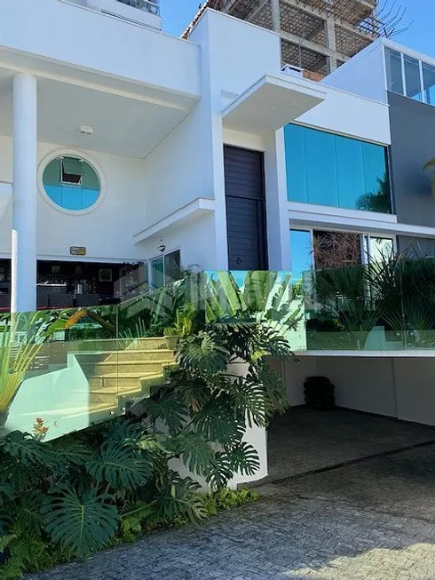 Foto 1 de Casa de Condomínio com 5 Quartos à venda, 538m² em Balneário Santa Clara , Itajaí