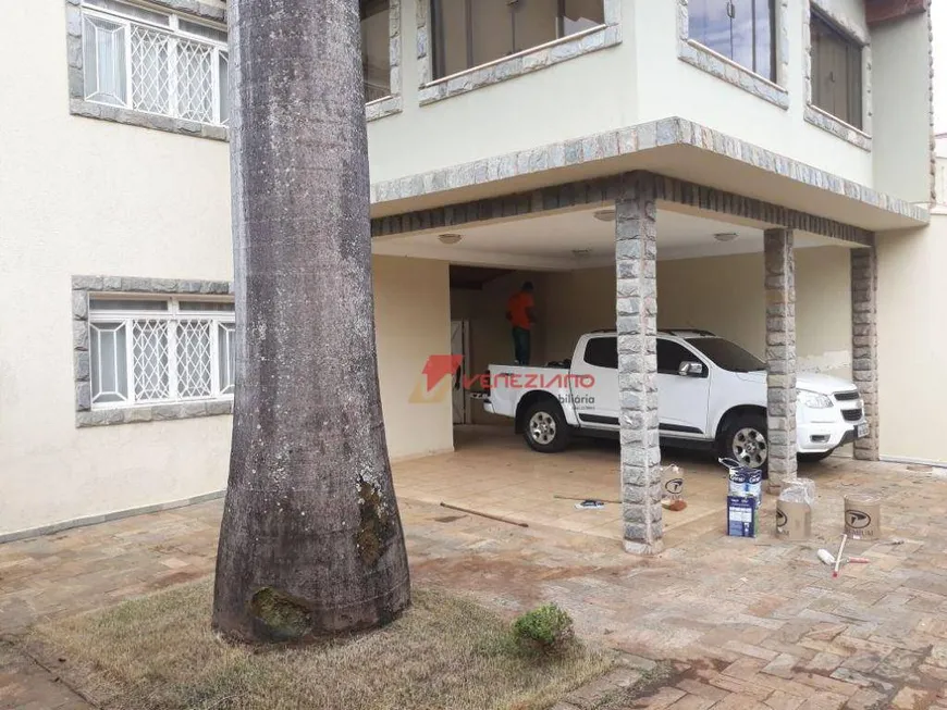 Foto 1 de Casa com 5 Quartos à venda, 550m² em Conjunto Frei Eugênio, Uberaba