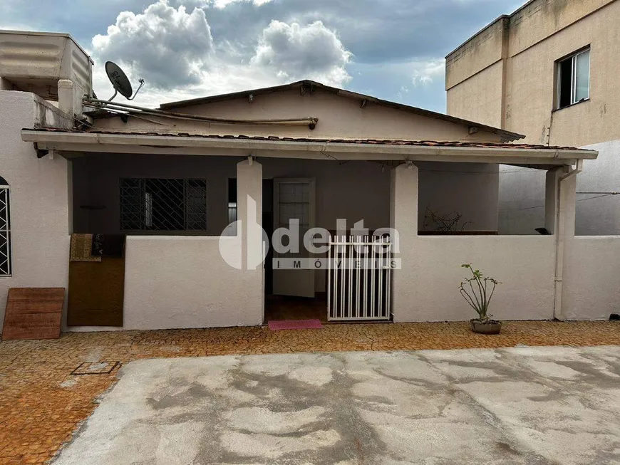 Foto 1 de Casa com 3 Quartos à venda, 184m² em Santa Mônica, Uberlândia