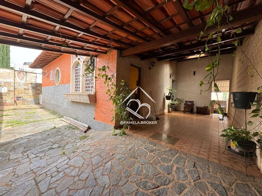 Foto 1 de Casa com 3 Quartos para venda ou aluguel, 360m² em Santa Inês, Belo Horizonte