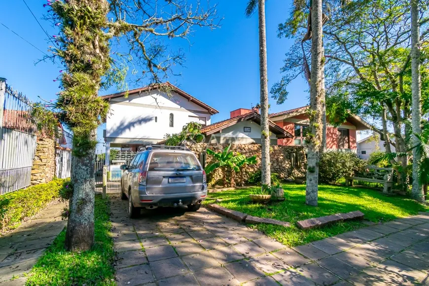 Foto 1 de Casa com 4 Quartos à venda, 256m² em Vila Assunção, Porto Alegre