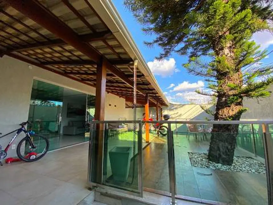 Foto 1 de Casa com 3 Quartos à venda, 445m² em Alípio de Melo, Belo Horizonte