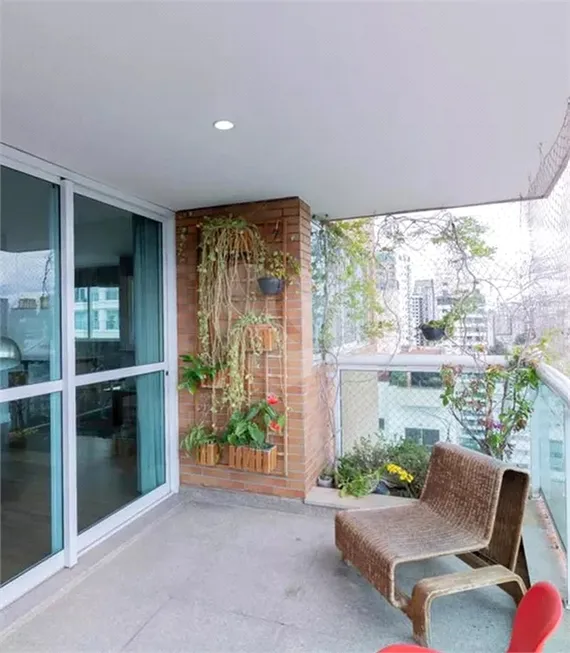Foto 1 de Apartamento com 4 Quartos à venda, 225m² em Moema, São Paulo
