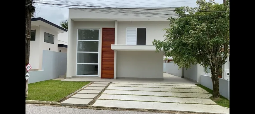 Foto 1 de Casa com 4 Quartos à venda, 236m² em Horto Florestal, Ubatuba