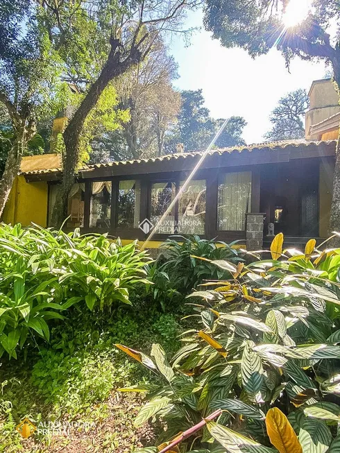 Foto 1 de Casa com 7 Quartos à venda, 600m² em Espiríto Santo, Porto Alegre