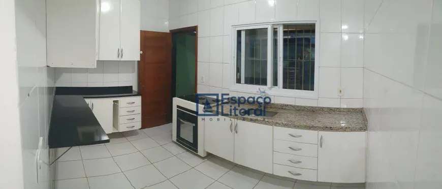 Foto 1 de Sobrado com 3 Quartos à venda, 91m² em Pontal de Santa Marina, Caraguatatuba