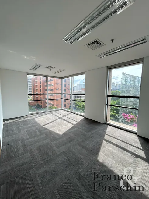 Foto 1 de Sala Comercial para alugar, 270m² em Chácara Santo Antônio, São Paulo