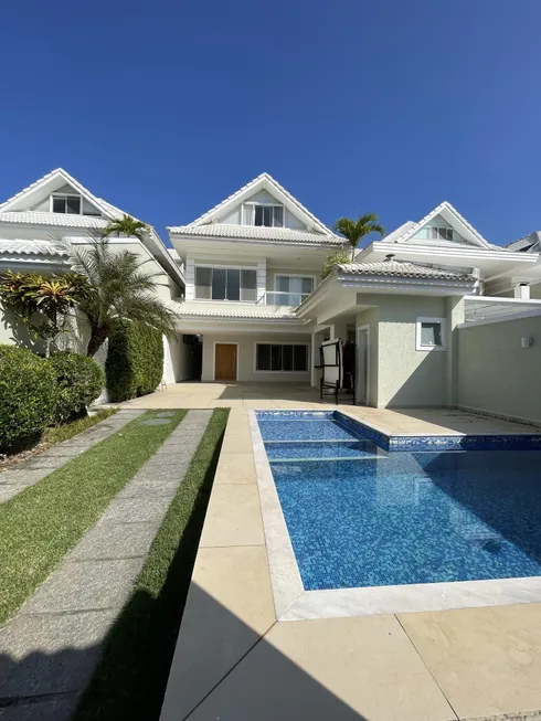 Foto 1 de Casa de Condomínio com 4 Quartos à venda, 270m² em Barra da Tijuca, Rio de Janeiro