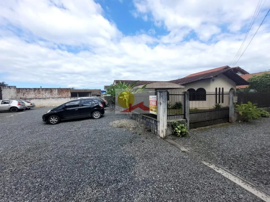 Foto 1 de Casa com 3 Quartos para alugar, 136m² em Iririú, Joinville