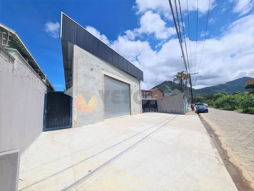 Foto 1 de Galpão/Depósito/Armazém para alugar, 245m² em Martim de Sa, Caraguatatuba