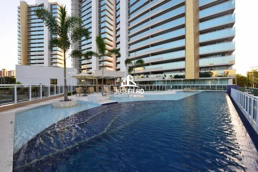 Foto 1 de Apartamento com 4 Quartos à venda, 248m² em Guararapes, Fortaleza
