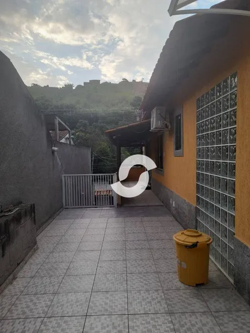 Foto 1 de Casa com 3 Quartos à venda, 360m² em Engenho Pequeno, São Gonçalo