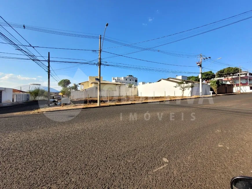 Foto 1 de Lote/Terreno à venda, 660m² em Santa Mônica, Uberlândia