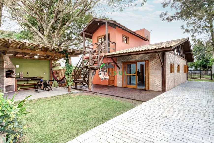 Foto 1 de Casa com 3 Quartos à venda, 337m² em Grama, Garopaba